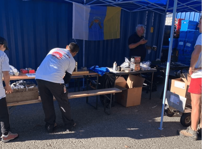 El personal de Piromart preparando el espectáculo de este viernes / TA